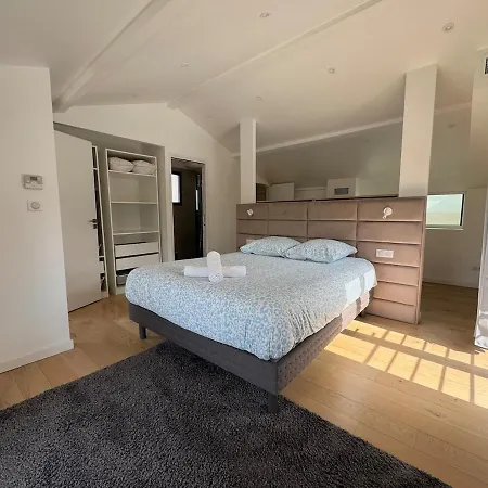 Hébergement de vacances Biveyes - Maison Avec Piscine 2 2 Salle De Bains